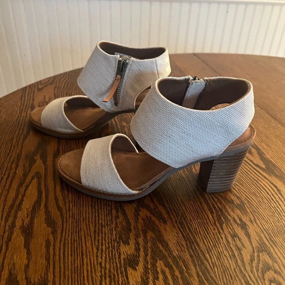 New TOM’s Milan Natural Closed Toe Heel - Picture 2 of 4